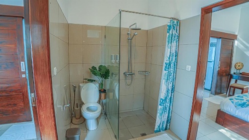 Air Sanih Beach Villa image 3